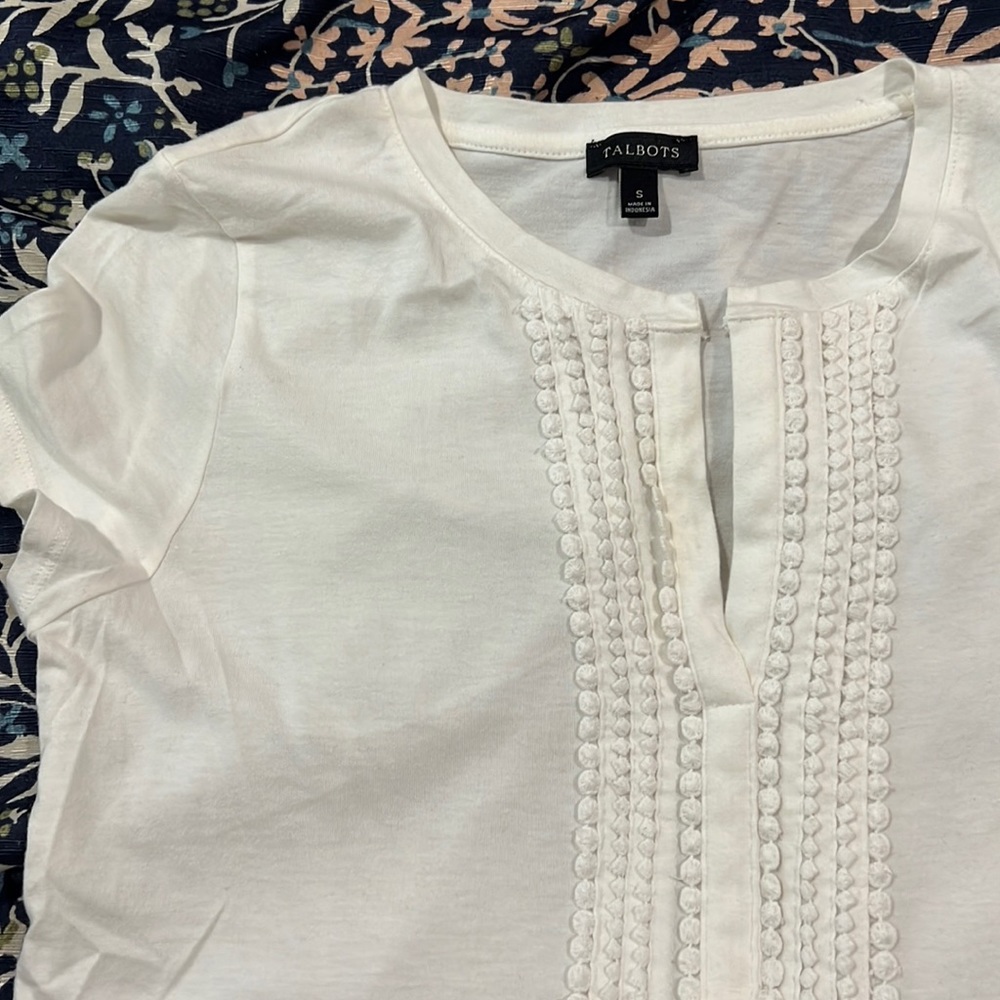 Flattering white shirt